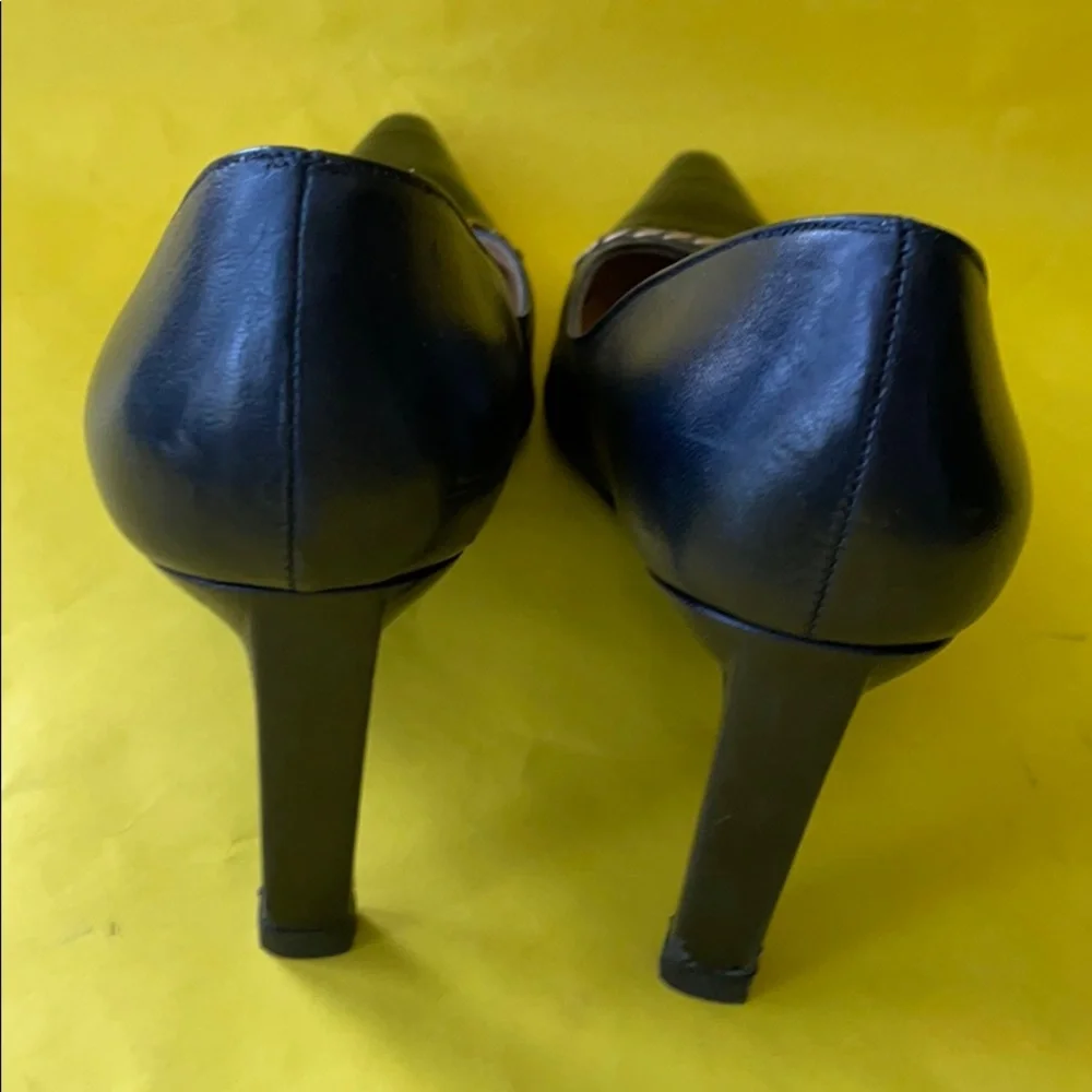 Vintage dark blue /gold St.John leather shoes